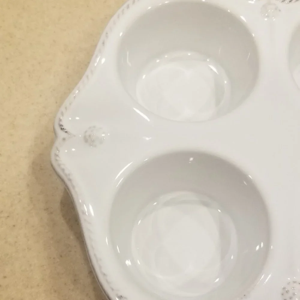 RARE JULISKA WHITE BERRY & THREAD CERAMIC CUPCAKE MUFFIN PAN BAKING COOKING DISH